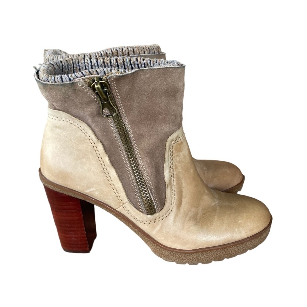 Nicole Roselle Ankle Zip Up Boot in camel/pecan sueded leather Size 6.5